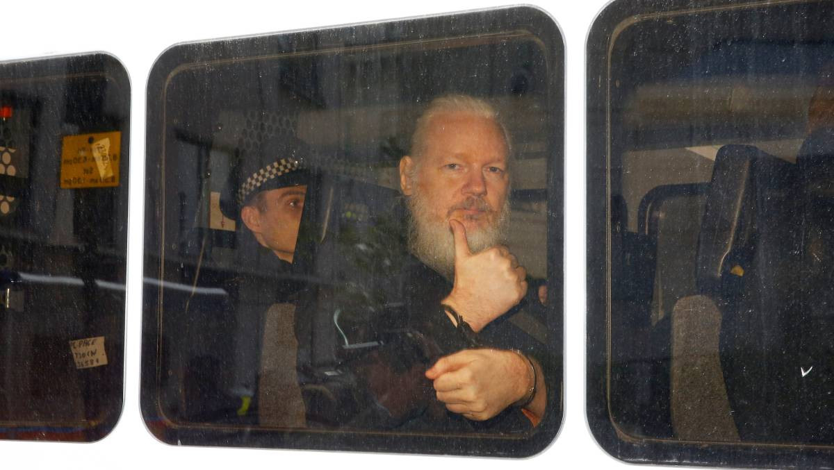 Gb assange trasladado